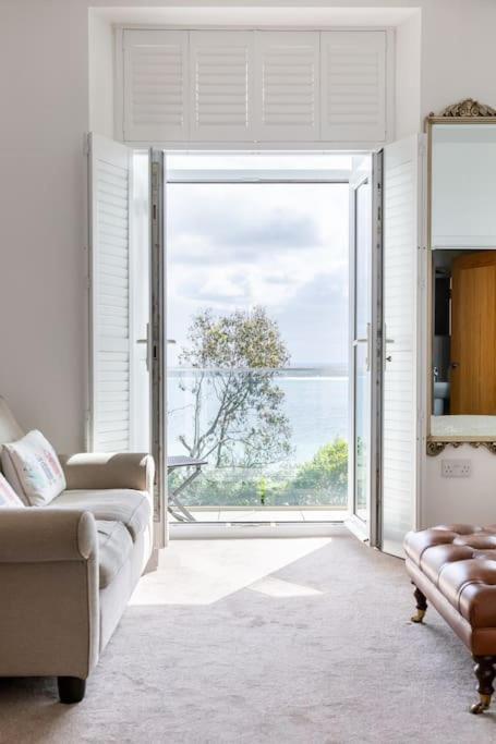 Porthminster View Luxury Sea Views Balcony, Parking, Pool, & Gym Apartment St Ives