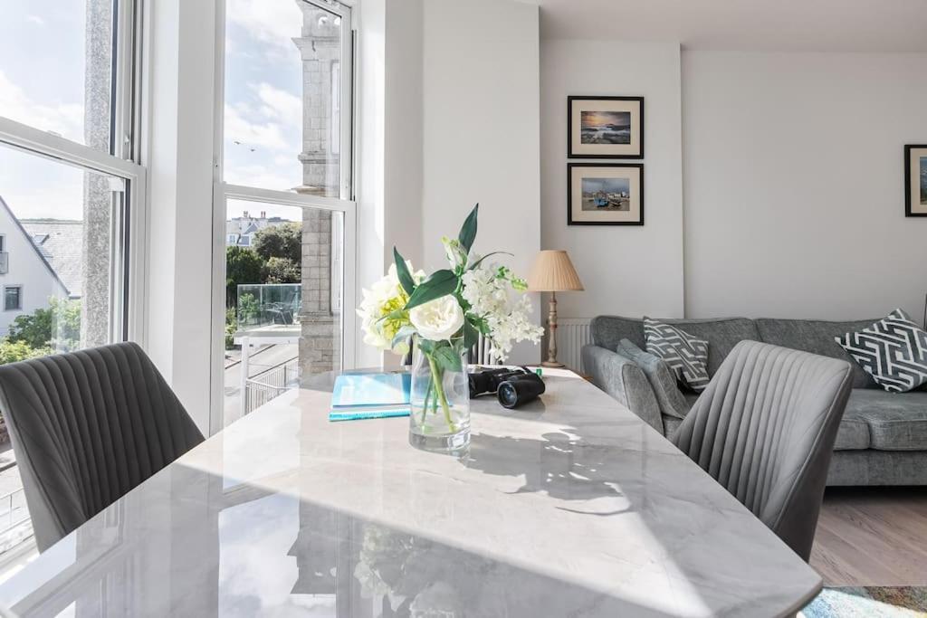 Apartment Porthminster View Luxury Sea Views Balcony, Parking, Pool, & Gym St Ives