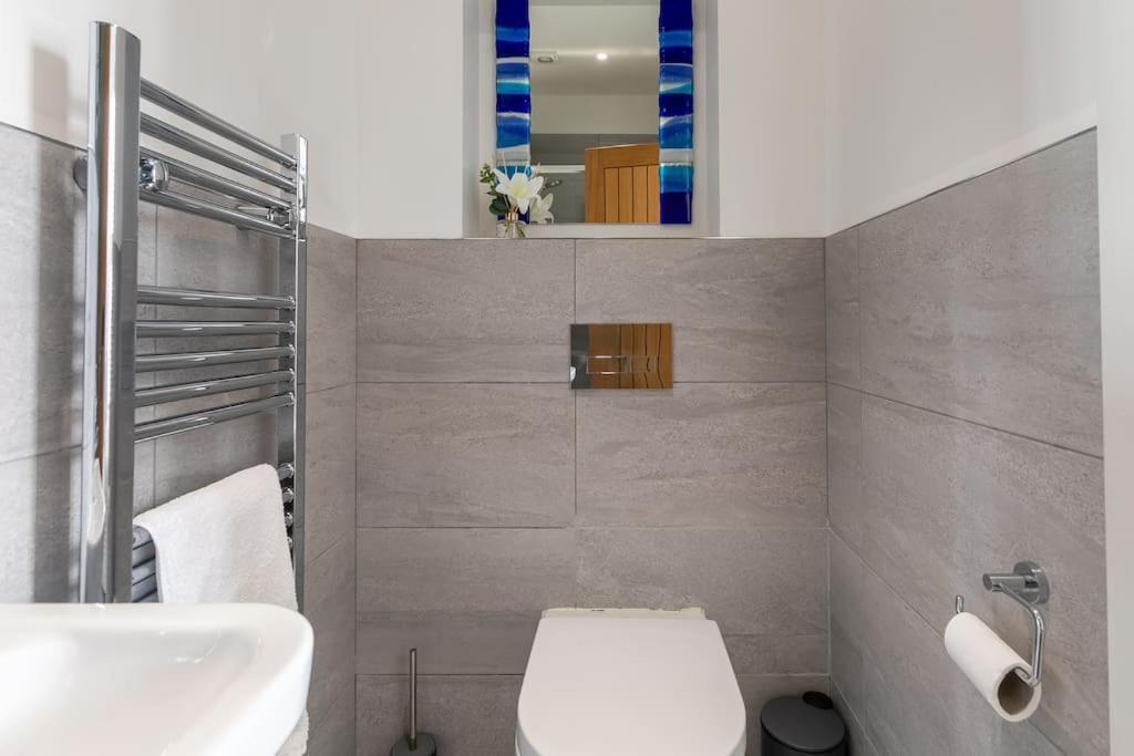 Porthminster View Luxury Sea Views Balcony, Parking, Pool, & Gym Apartment *
