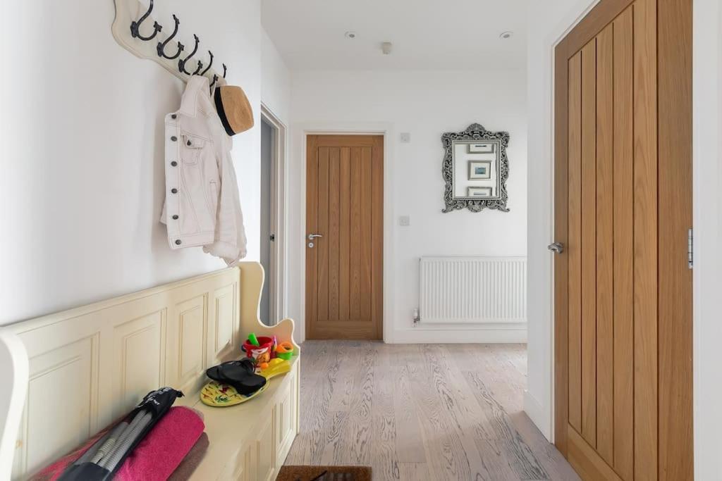 Porthminster View Luxury Sea Views Balcony, Parking, Pool, & Gym St Ives