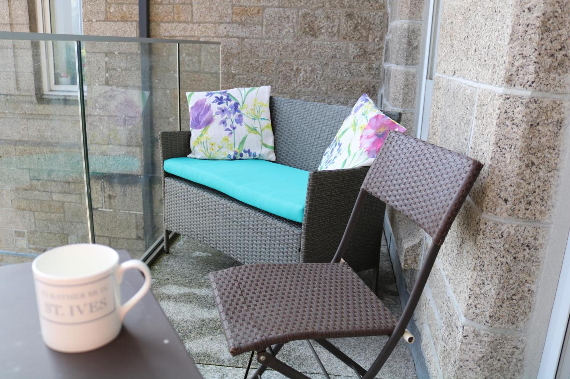 Porthminster View Luxury Sea Views Balcony, Parking, Pool, & Gym Apartment