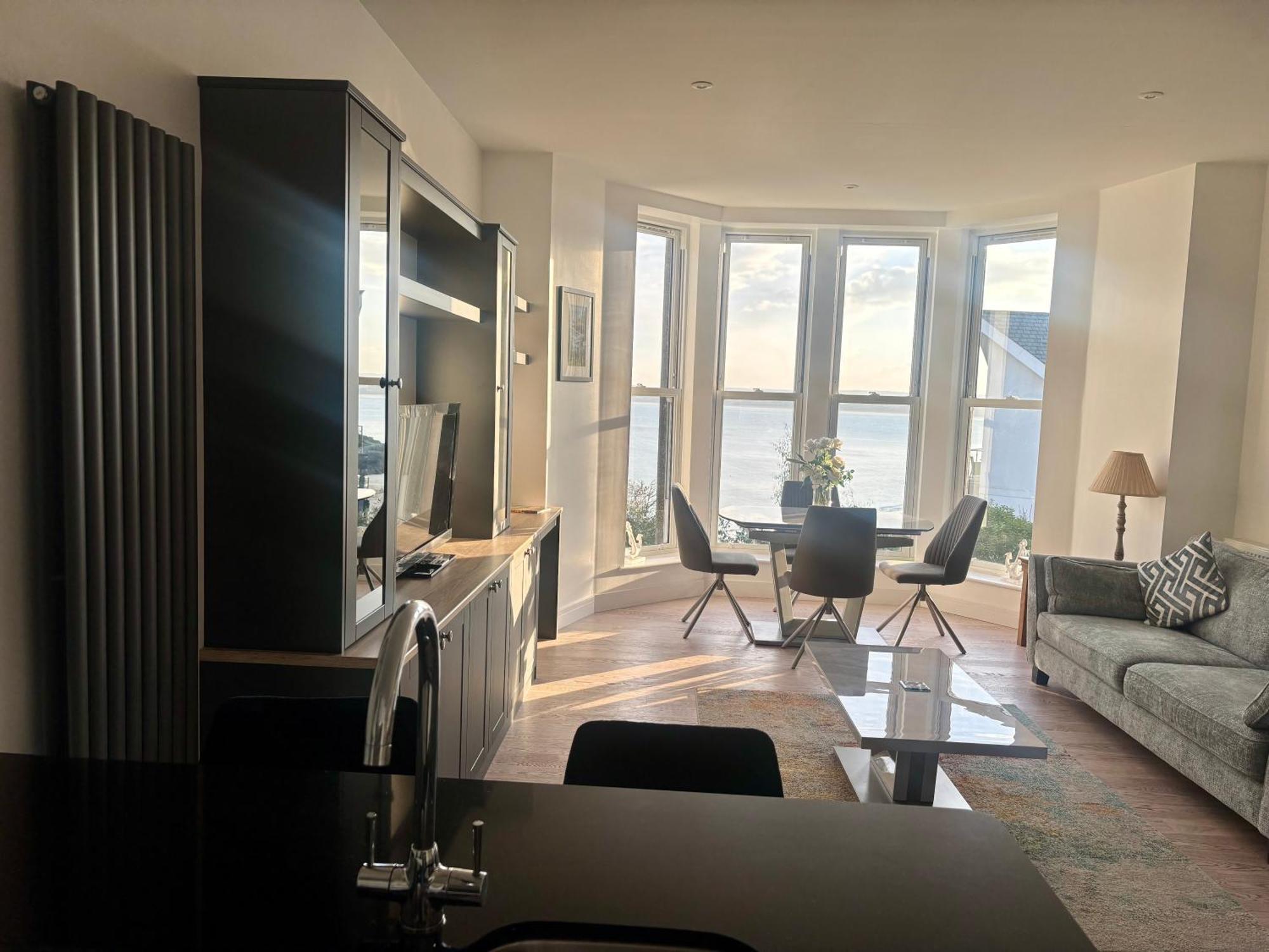 Apartment Porthminster View Luxury Sea Views Balcony, Parking, Pool, & Gym *
